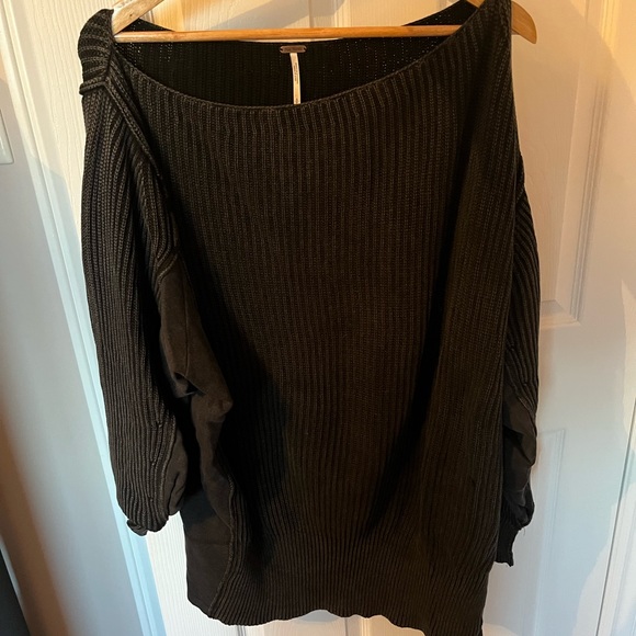 Free People off shoulder keyhole sweater - Picture 3 of 9